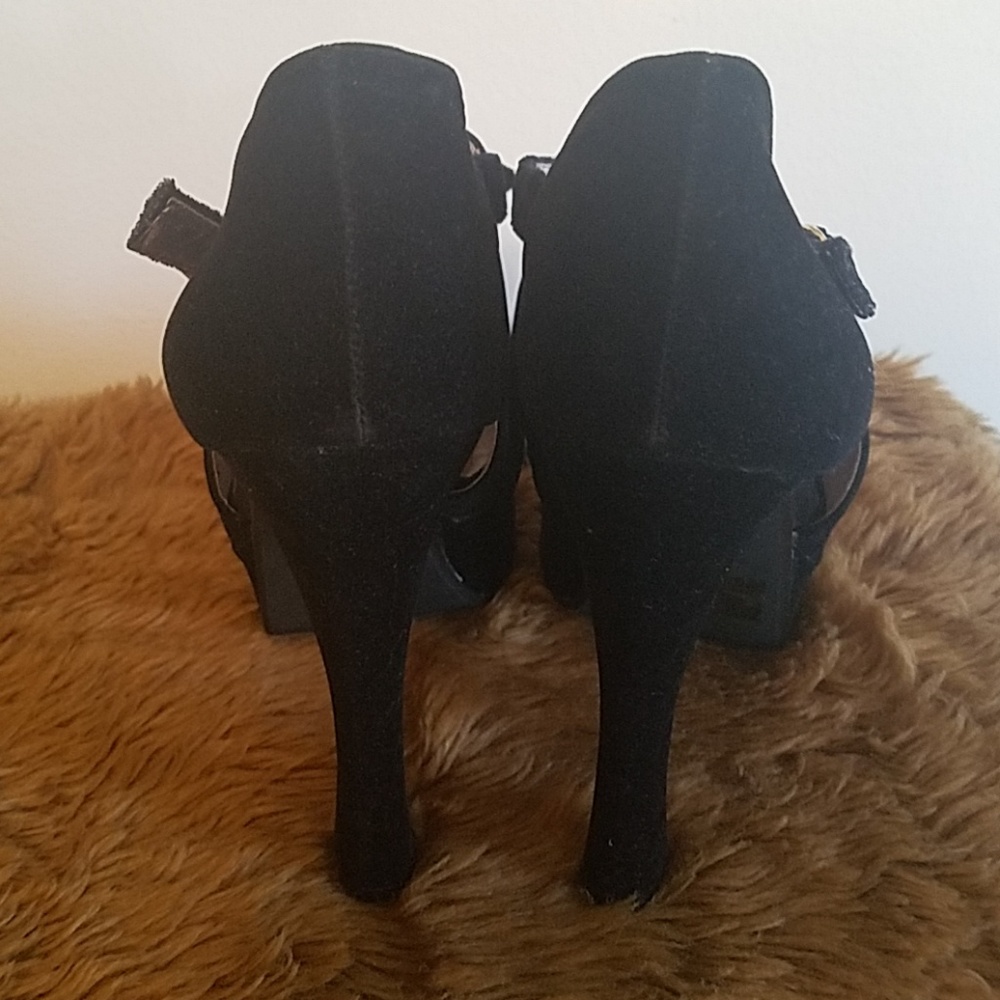 Shoes - Picture 5 of 5